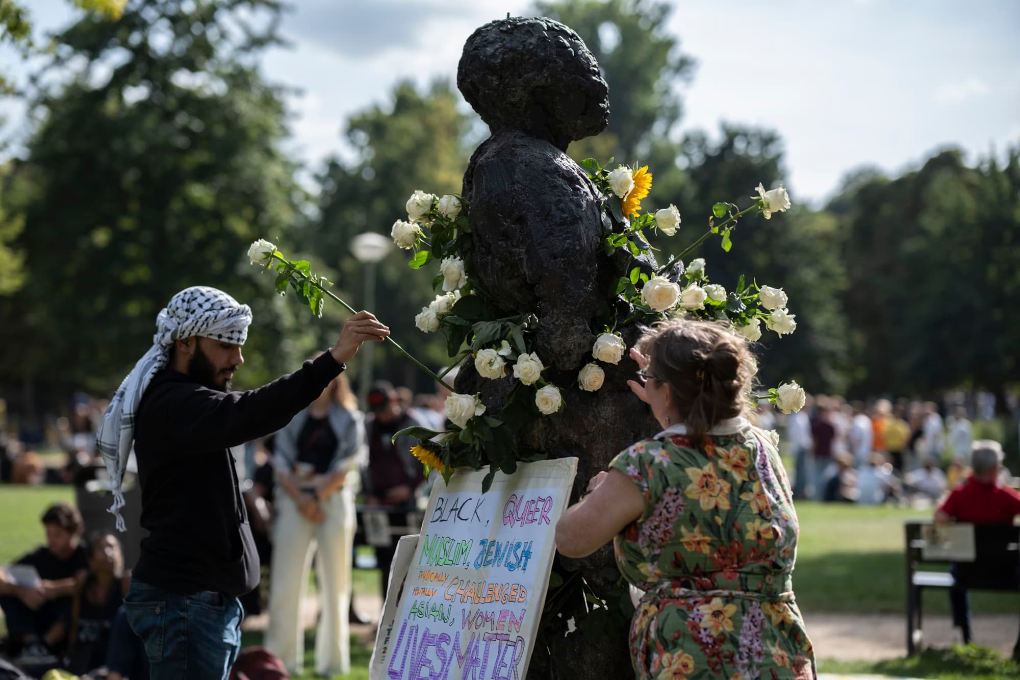 mama Baranka statue in vondelpark